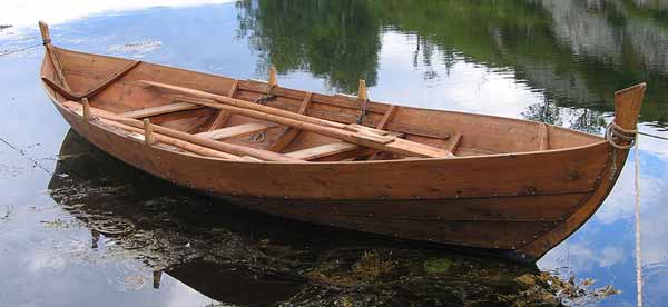 Faerings make good rowboats and with their keel they track very well.