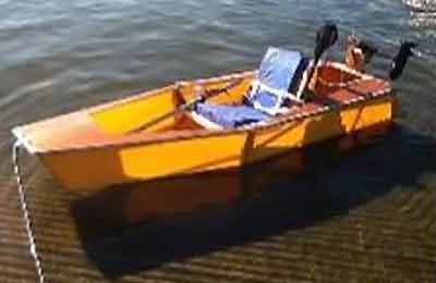Boat made of coroplast and plywood