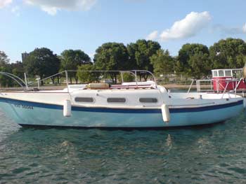 Moored tanzer 22